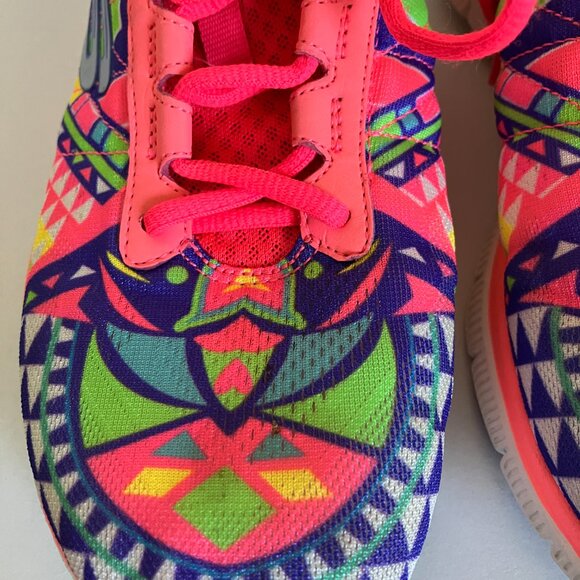 Women’s Stylish & Colorful Sketcher’s Memory Foam Shoes Size 7.5. - Picture 3 of 12